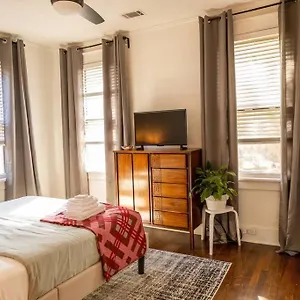 Vakantiehuis J Birds' In The Heart Of Midtown