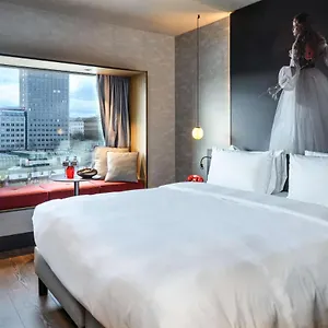 Radisson Red Hotel, Hotel Wien